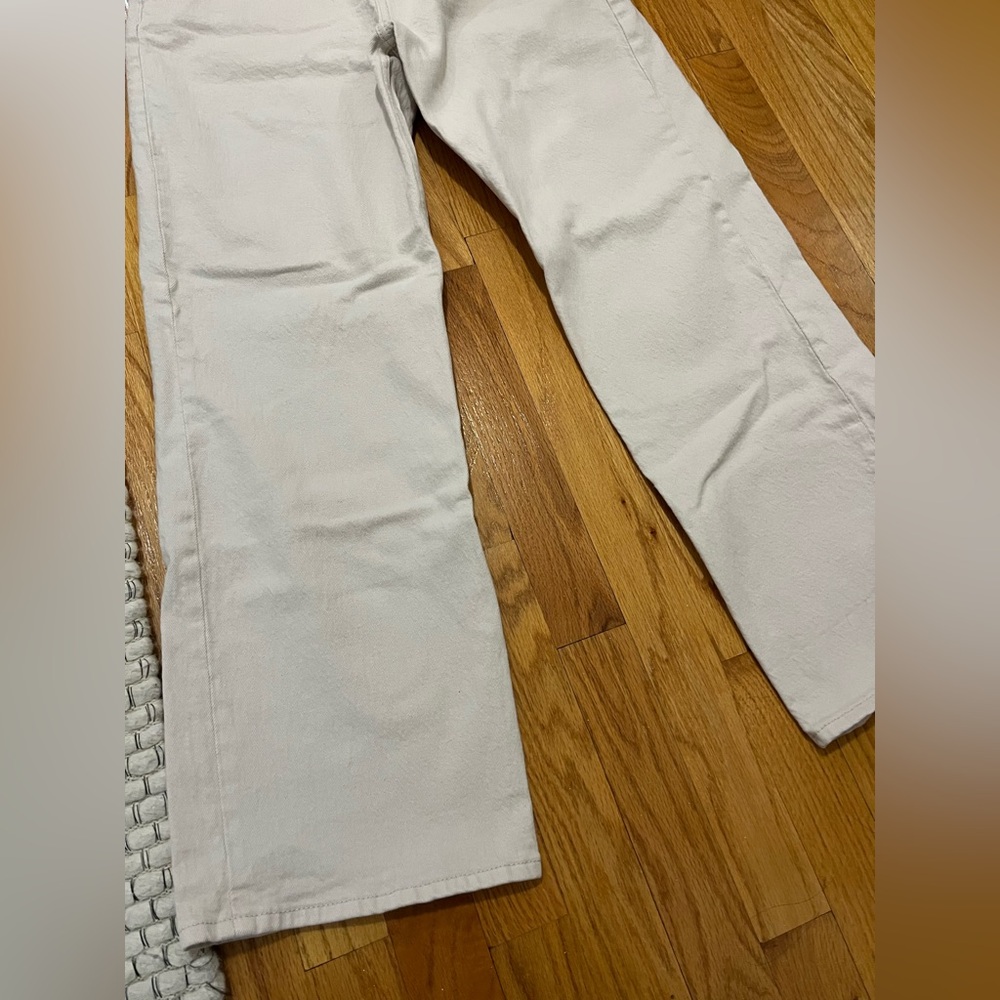 Abercrombie 90s Relaxed High Rise jean in stone with mixed leather top - Picture 2 of 6